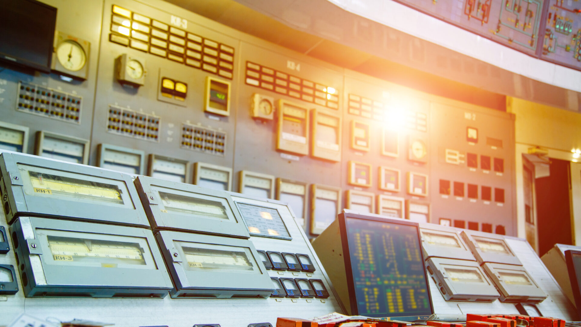 Imagen de un tablero de control de planta industrial